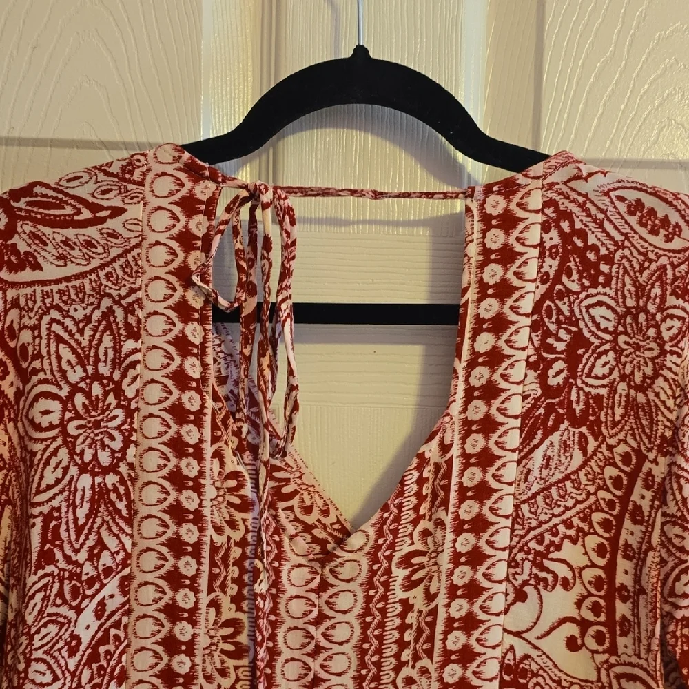 Umgee‎ Red and White Paisley Tunic